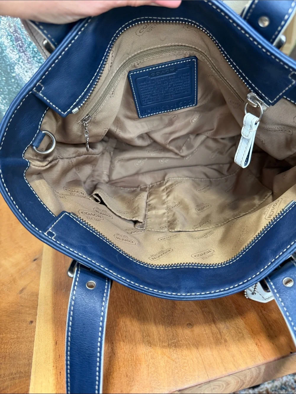 Coach Vintage 2005 Coastal Hampton Leather Tote Navy/White‎ Satchel (VGUC)